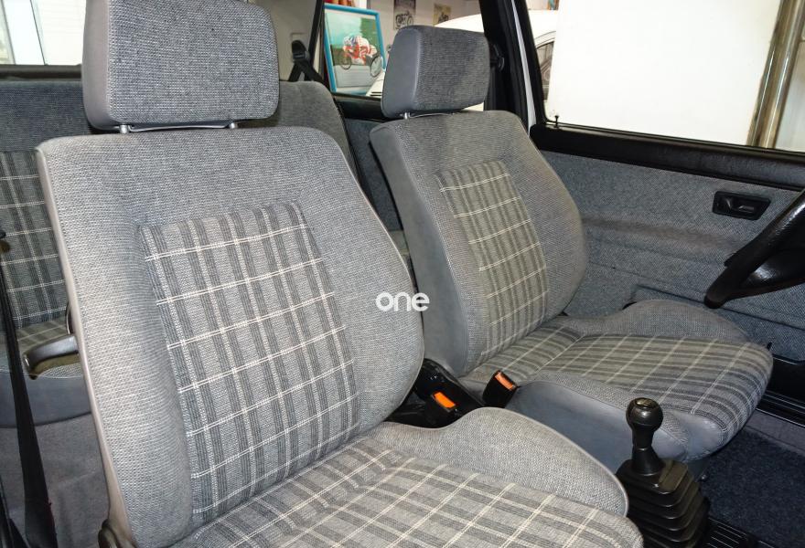 VOLKSWAGEN Golf 1990