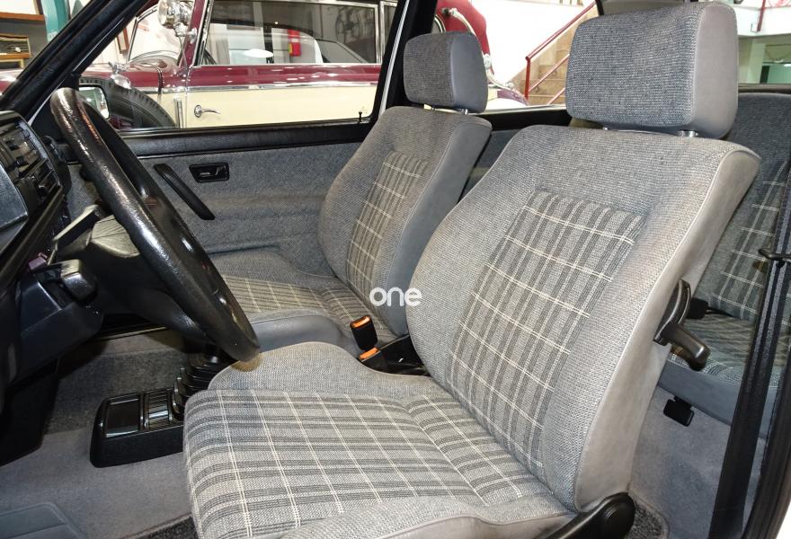VOLKSWAGEN Golf 1990