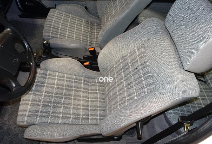 VOLKSWAGEN Golf 1990