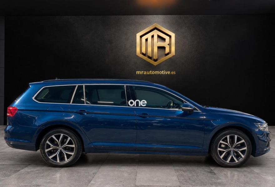 VOLKSWAGEN Passat 2022