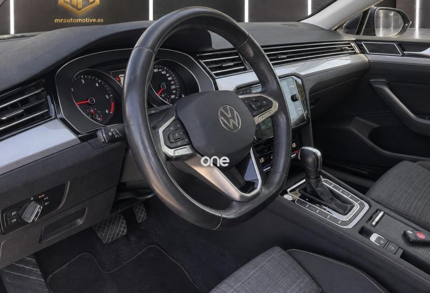VOLKSWAGEN Passat 2022