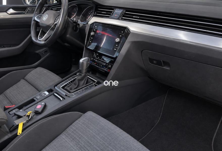 VOLKSWAGEN Passat 2022