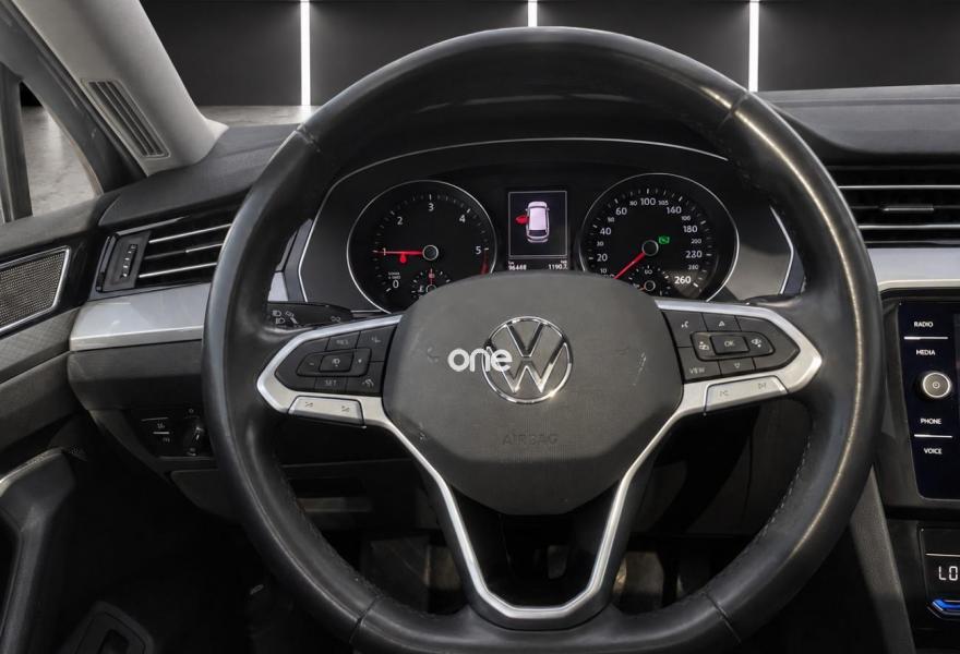 VOLKSWAGEN Passat 2022