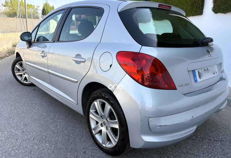 PEUGEOT 207 2009