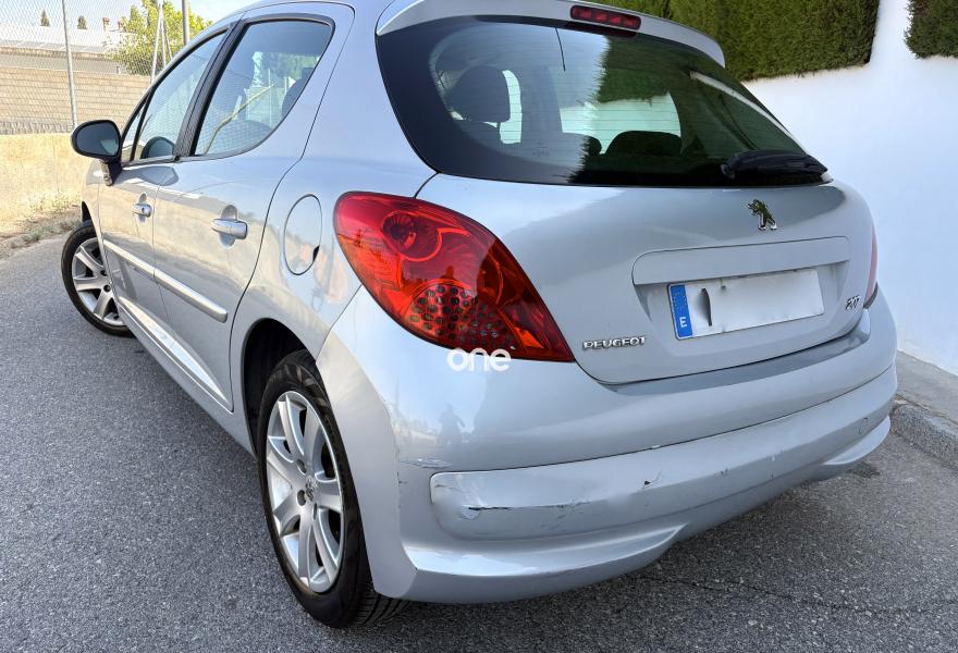 PEUGEOT 207 2009