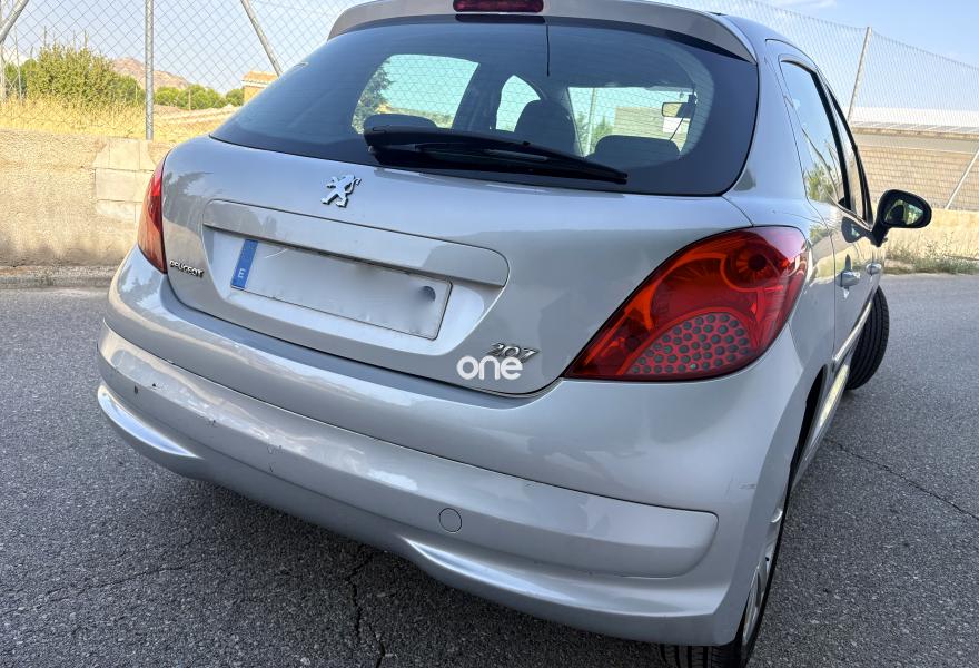 PEUGEOT 207 2009