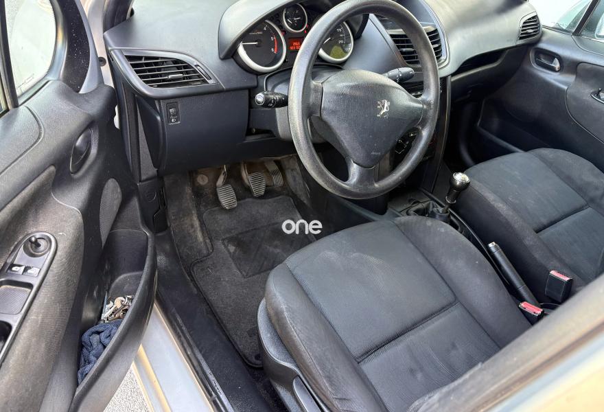 PEUGEOT 207 2009