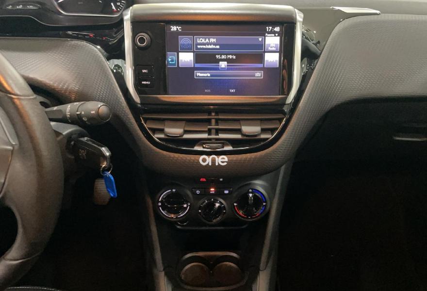 PEUGEOT 208 2017