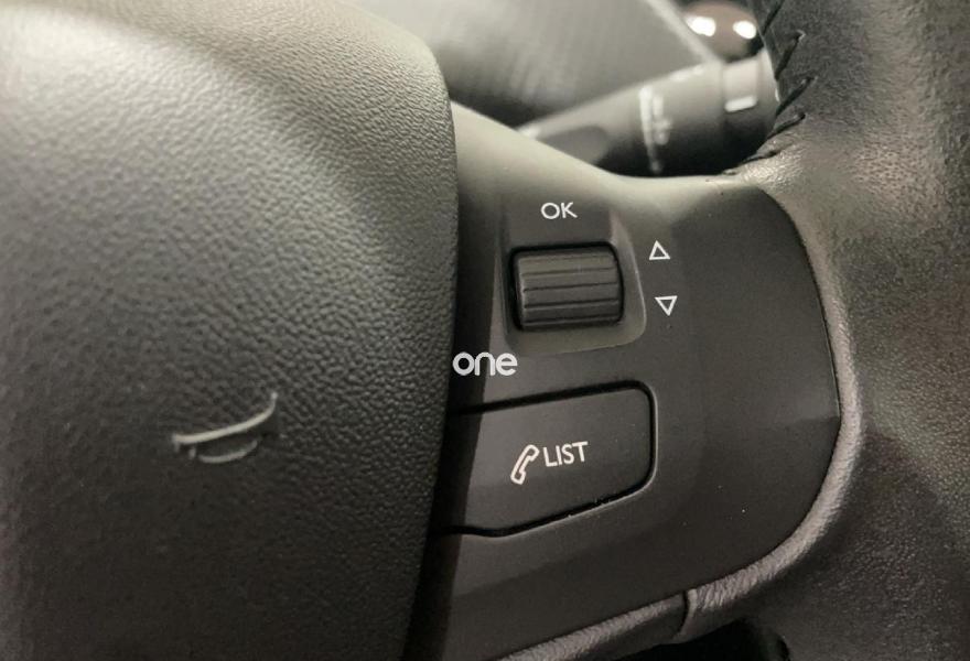 PEUGEOT 208 2017