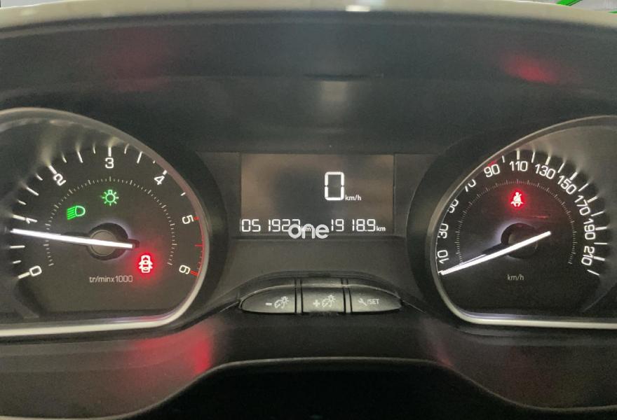 PEUGEOT 208 2017