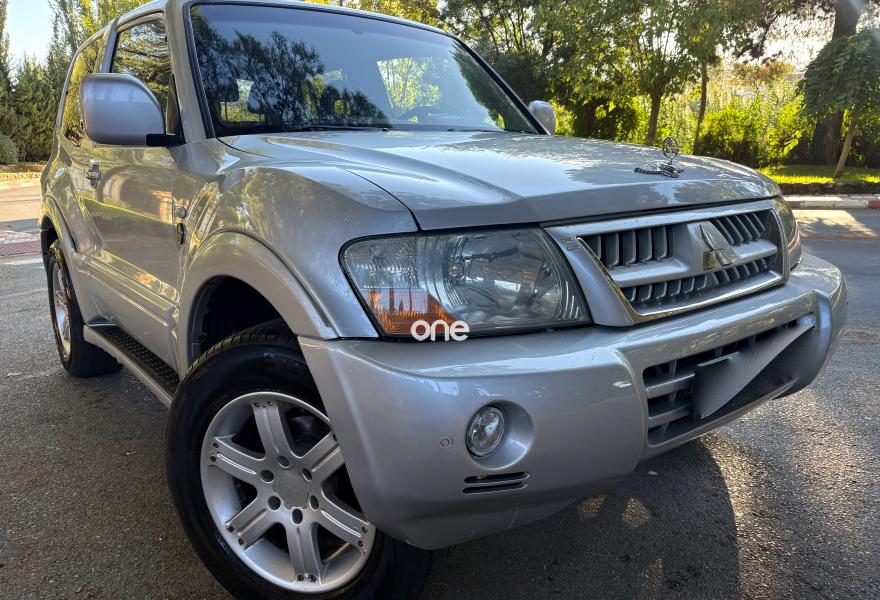 MITSUBISHI Montero 2004