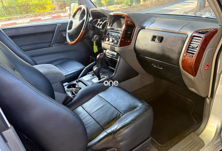 MITSUBISHI Montero 2004
