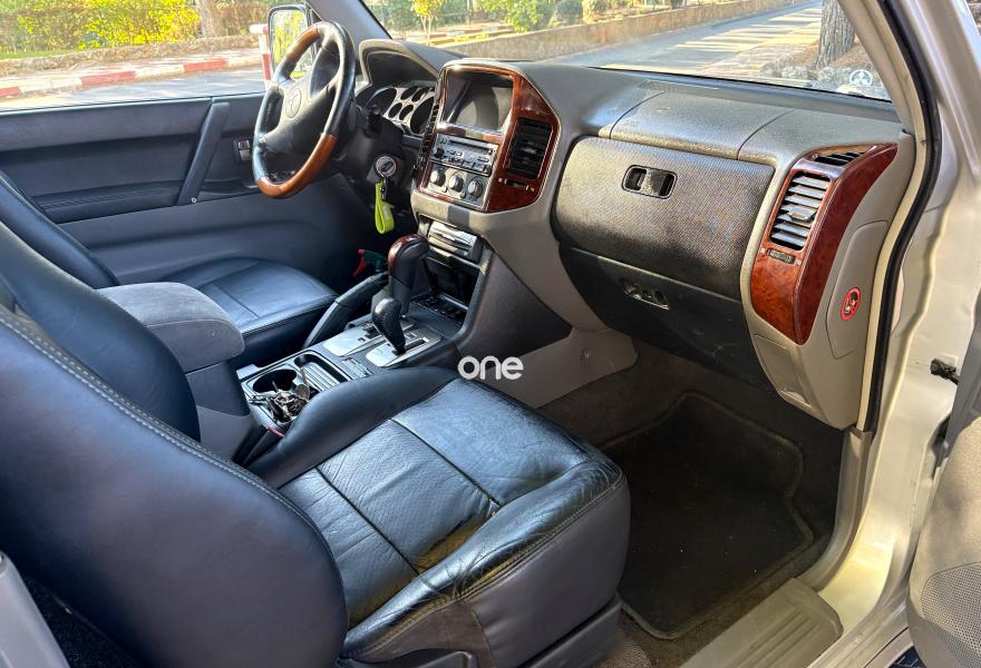 MITSUBISHI Montero 2004