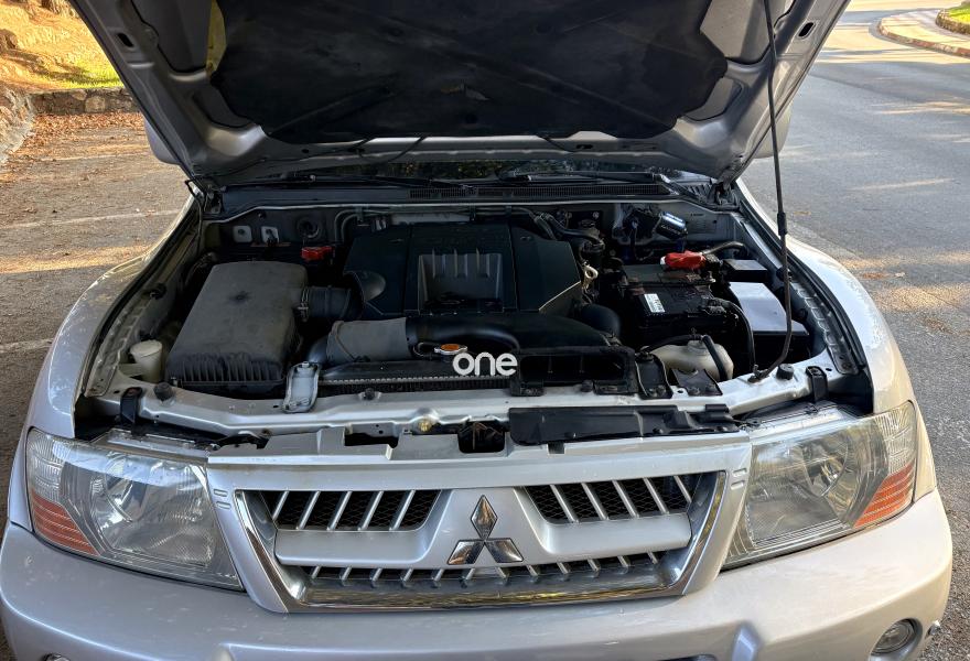 MITSUBISHI Montero 2004